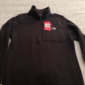 The North Face Men’s Gordon Lyons 1/4 zip fleece. NWT. Charcoal/Black